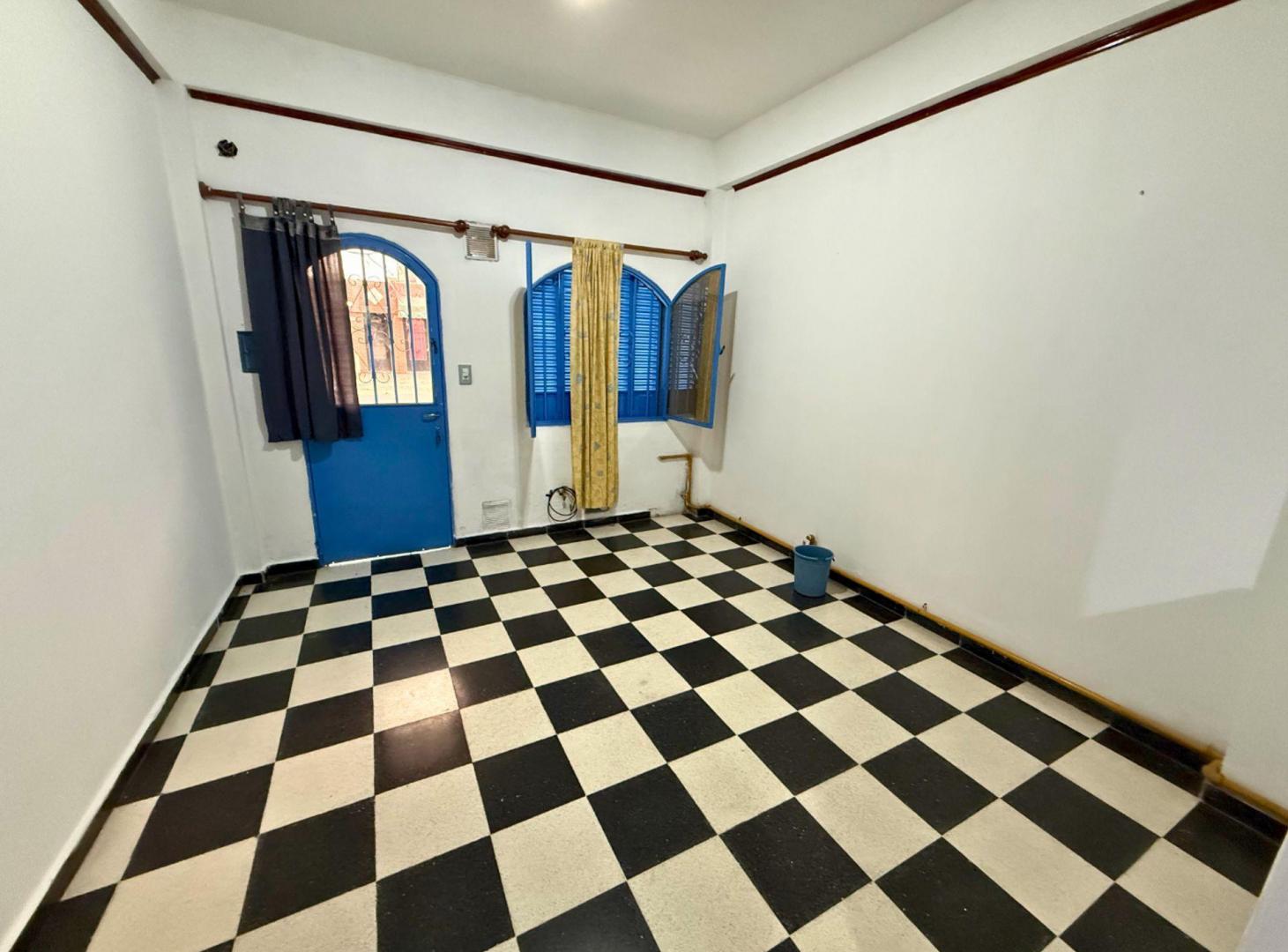 Foto de VENTA CASA 2 DORMITORIOS EN PB - TERRAZA., imagen 2