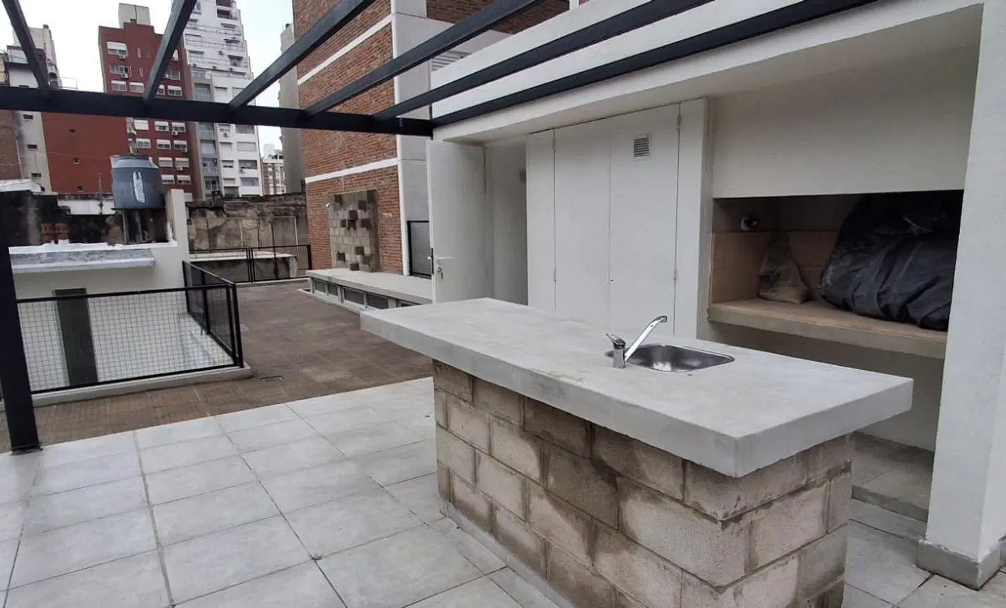 Venta casa planta alta Montevideo y Sarmiento 3