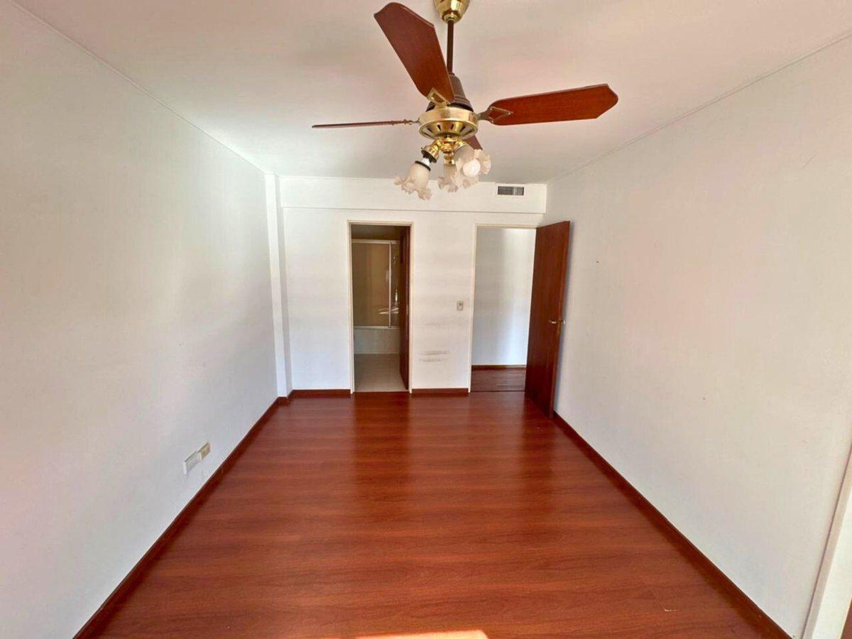 Foto de VENTA 3 DORMITORIOS CON COCHERA -SEMIPISO ZONA RIO, imagen 4