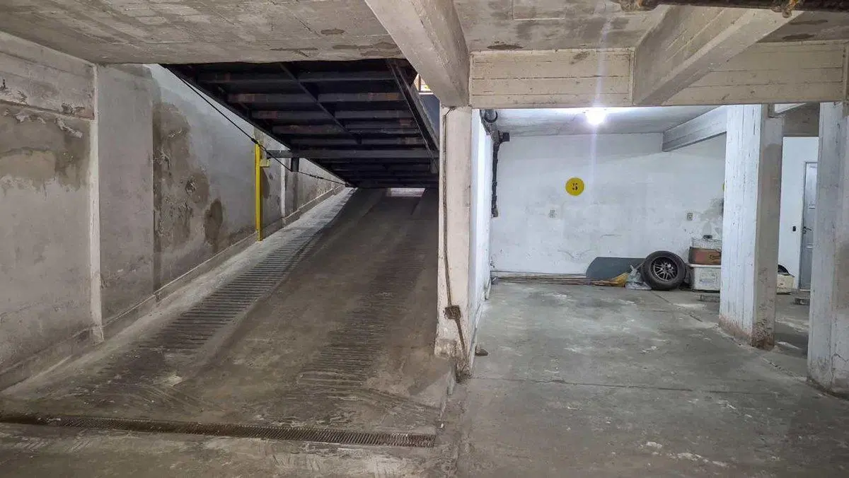 VENTA 3 DORMITORIOS CON COCHERA -SEMIPISO ZONA RIO 8
