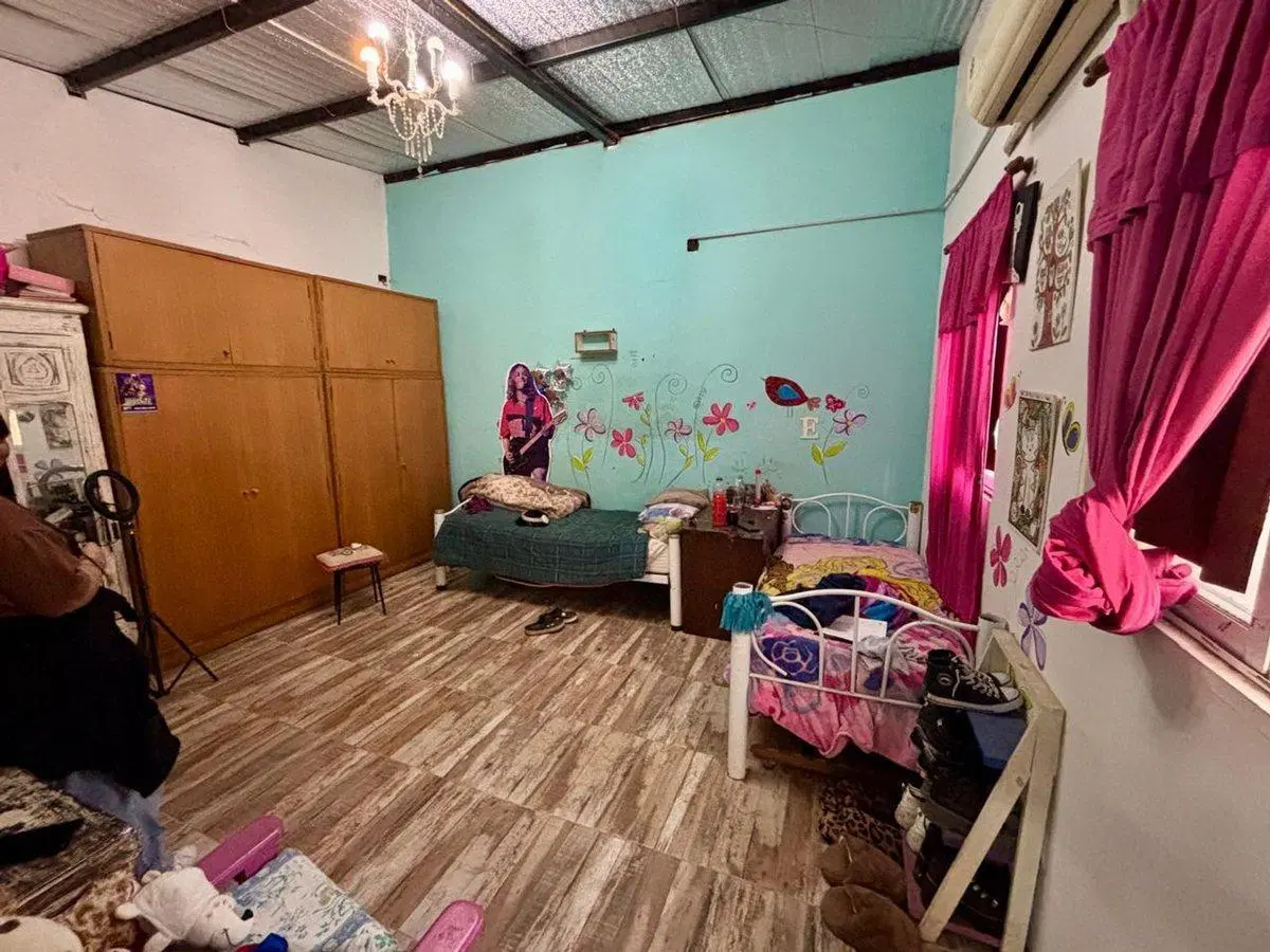 VENTA CASA A RECICLAR CON GRAN TERRENO EN FUNES 4