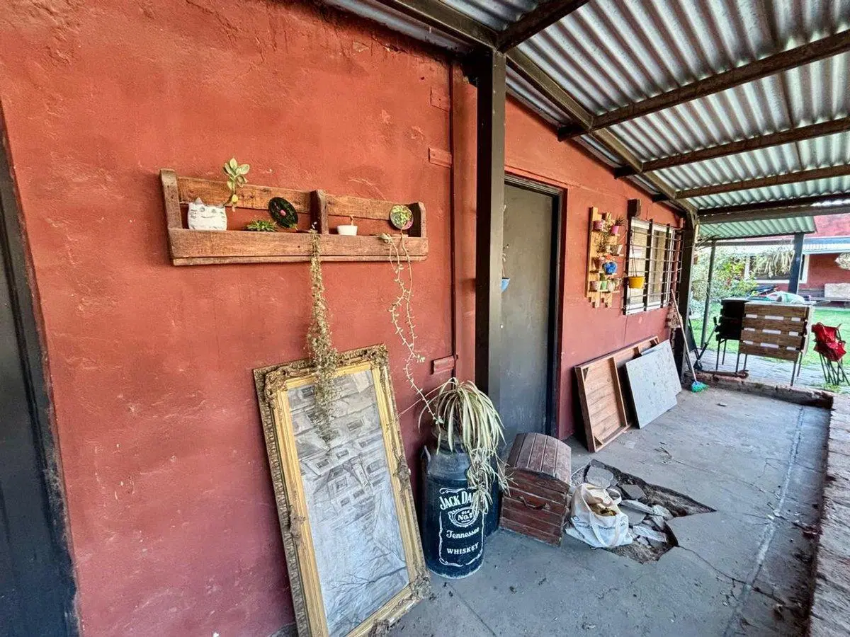 VENTA CASA A RECICLAR CON GRAN TERRENO EN FUNES 8