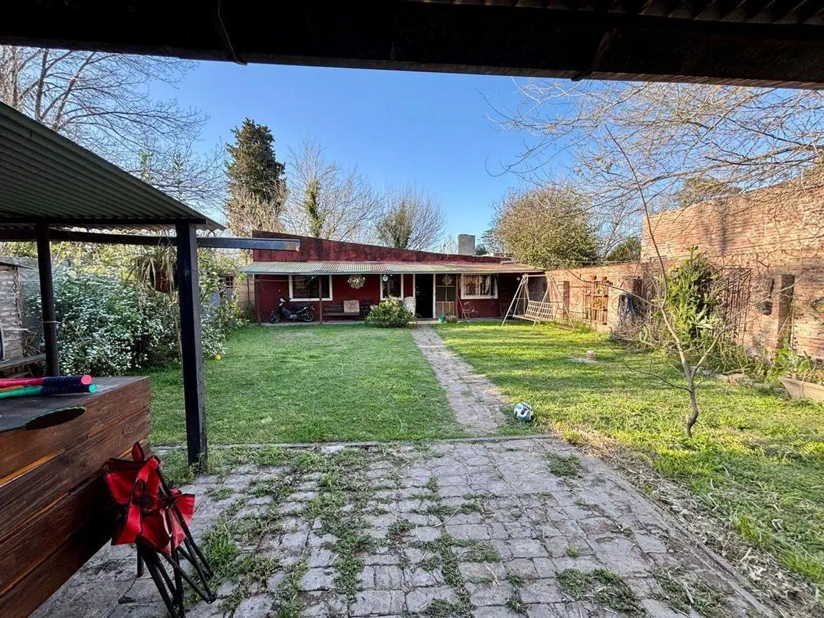 VENTA CASA A RECICLAR CON GRAN TERRENO EN FUNES 5