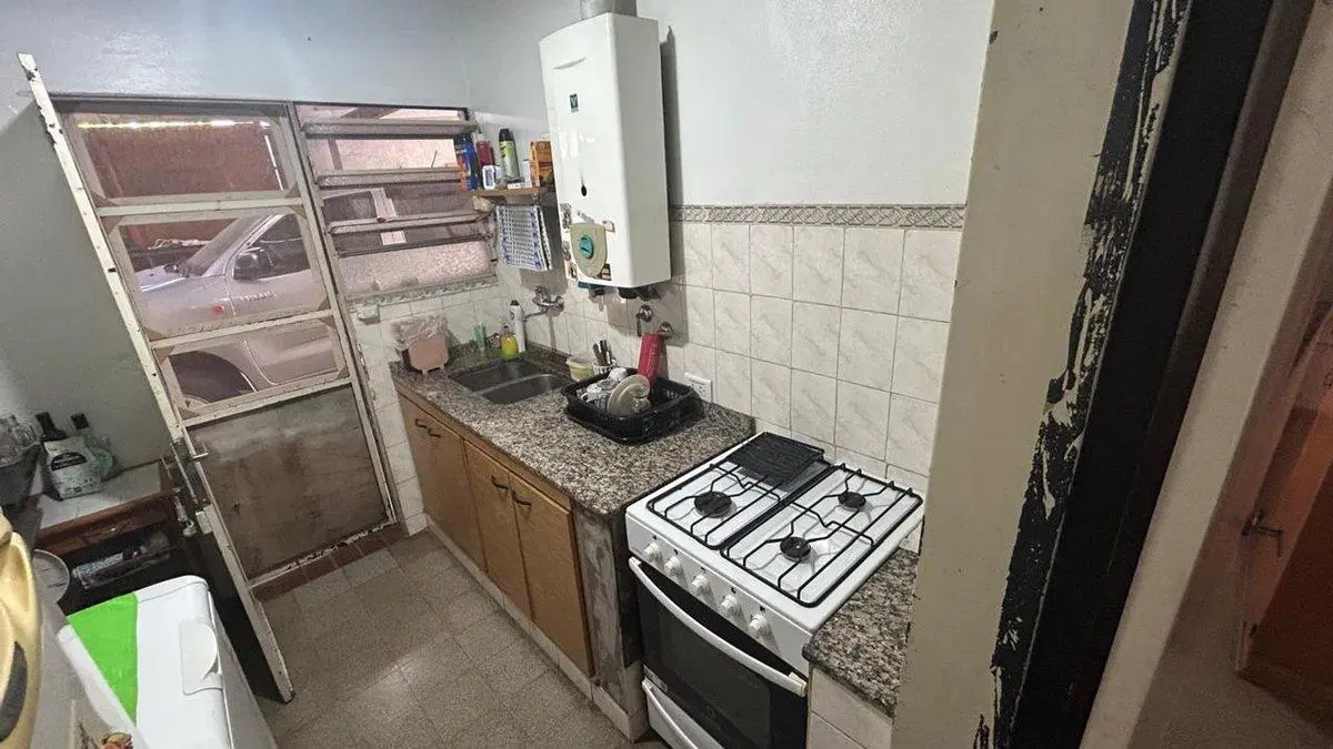 VENTA CASA ALBERDI 3 DORMITORIOS CON PATIO VERDE 2