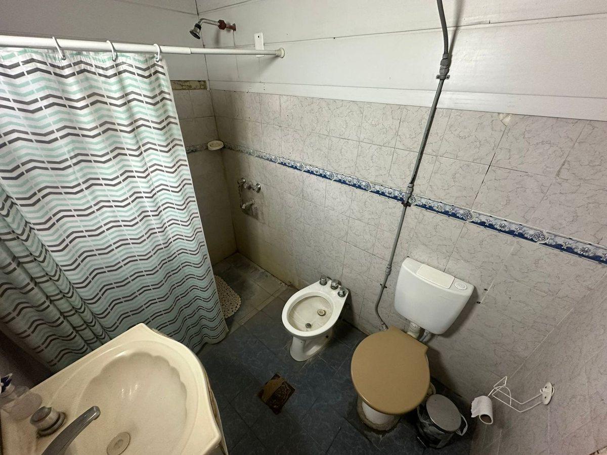 Foto de VENTA CASA SAN LORENZO - LOCAL AL FRENTE Y PATIO., imagen 2