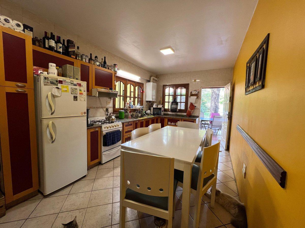 Foto de VENTA CASA 4 DORMITORIOS GRAN JARDIN EN FISHERTON, imagen 4