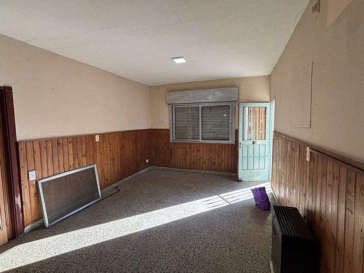 Foto de VENTA CASA DOS DORMITORIOS Y COCHERA ARROYO SECO, imagen 3