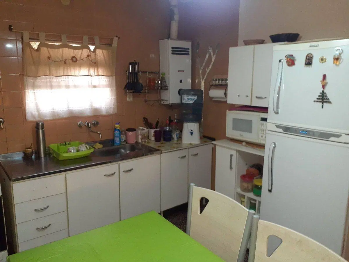 Casa al frente c/patio, galpón y Terraza - Godoy 5