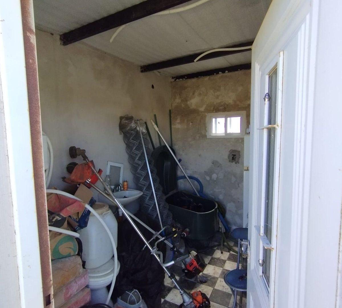 Foto de Terreno con pileta y cuarto de guardado, imagen 1