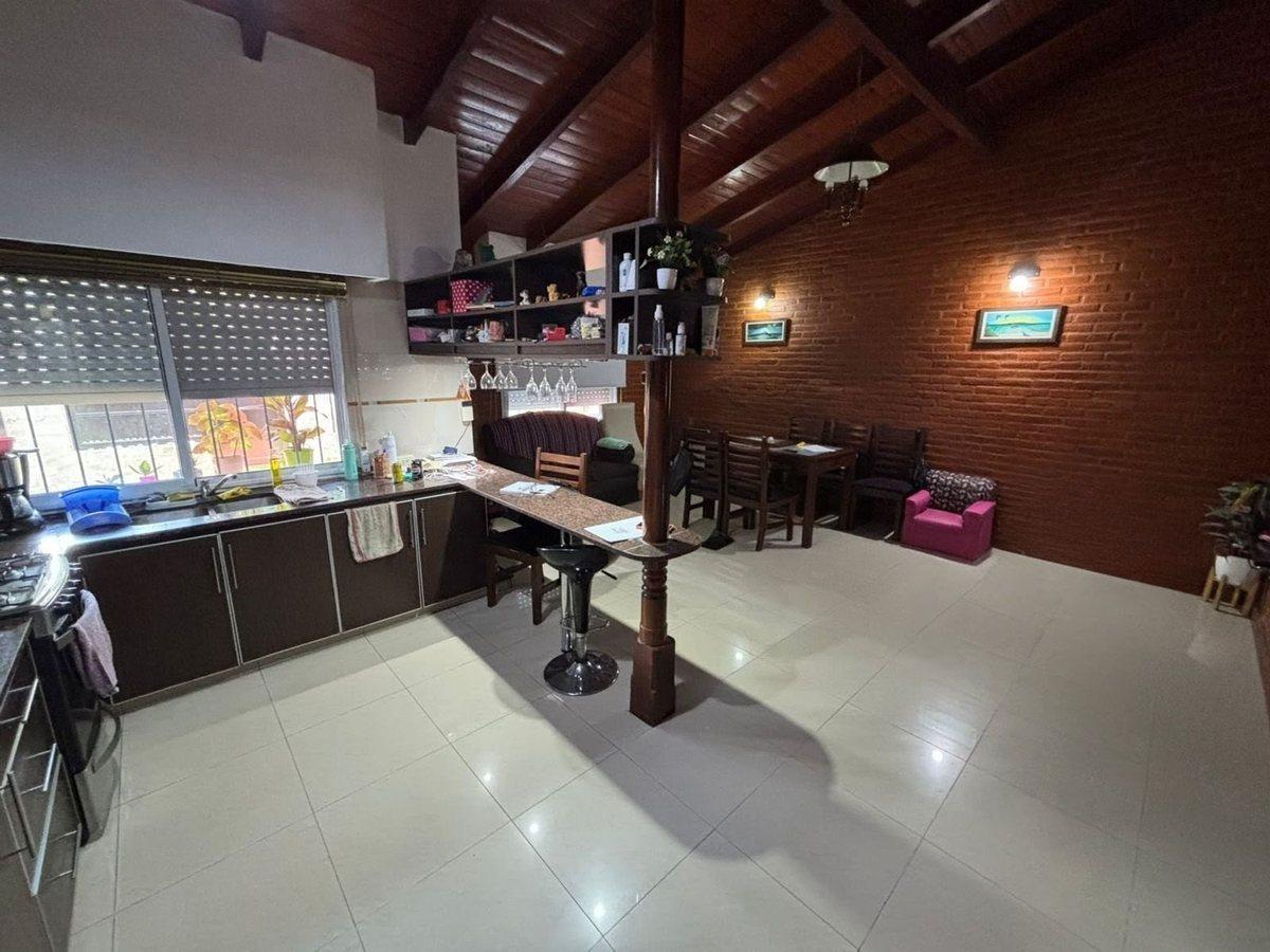 Foto de VENTA CASA 3 DORMITORIOS, PILETA LOS SOLARES FUNES, imagen 3