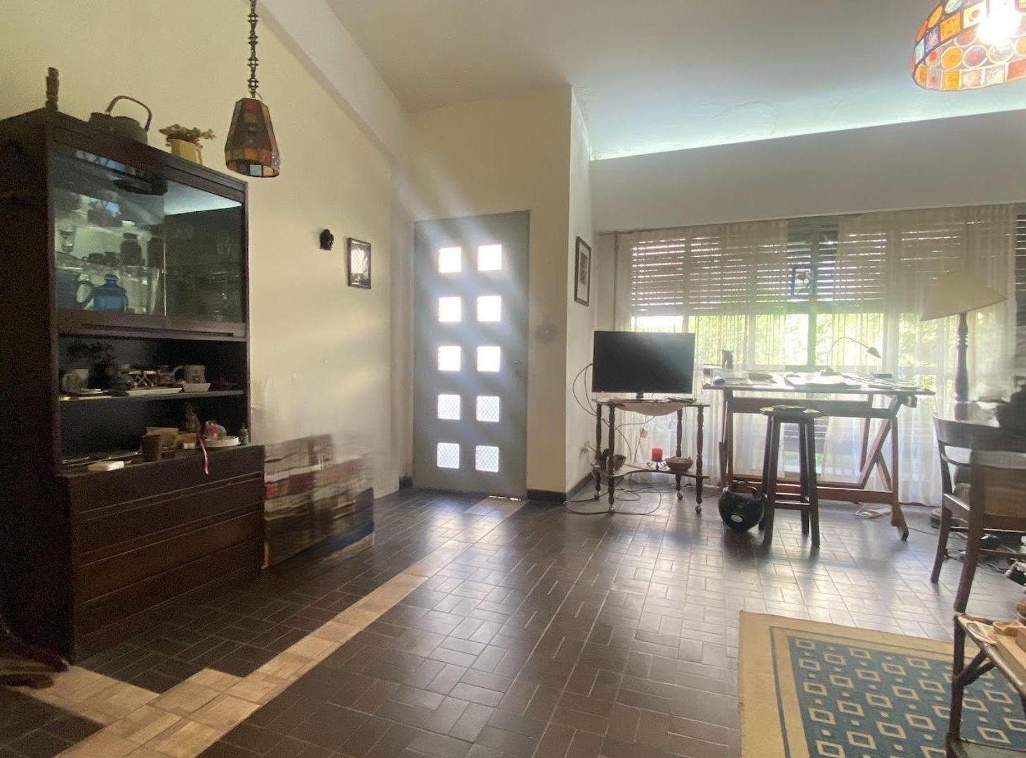 Foto de 3 dormitorios, patio y cochera en VENTA, Alberdi, imagen 1