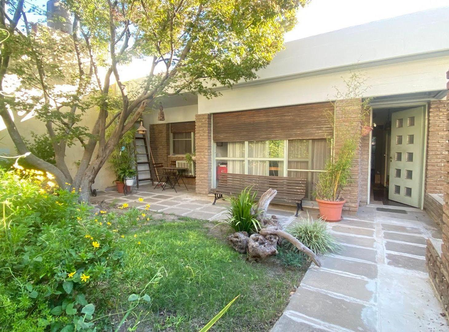 Foto de 3 dormitorios, patio y cochera en VENTA, Alberdi, imagen 3
