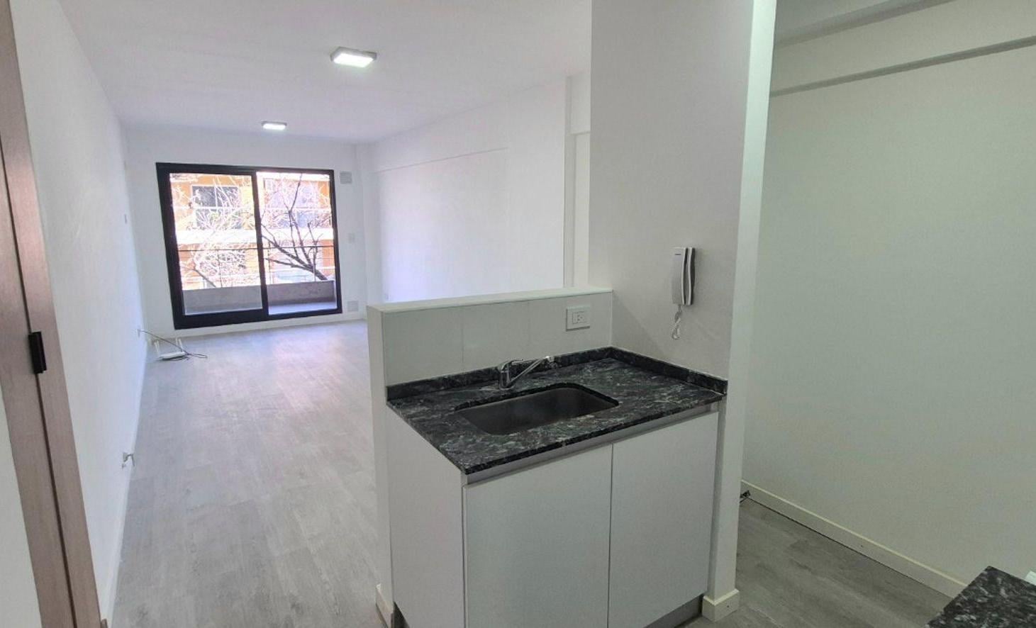 Foto de Venta Amplio Departamento de un dormitorio Cochera, imagen 1