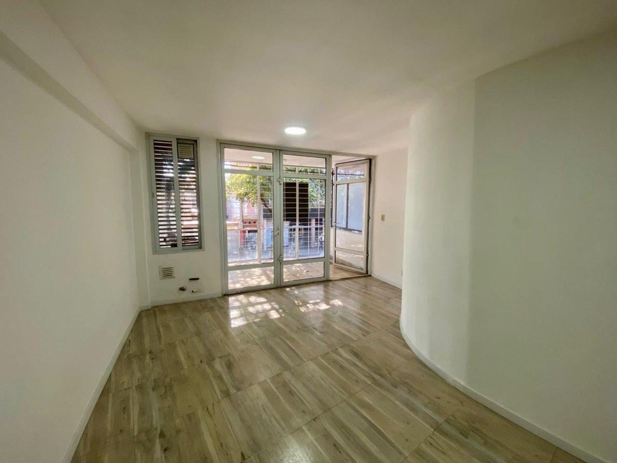 Foto de VENTA DEPTO 1 DORMITORIO DOBLE BALCÓN LOURDES, imagen 2