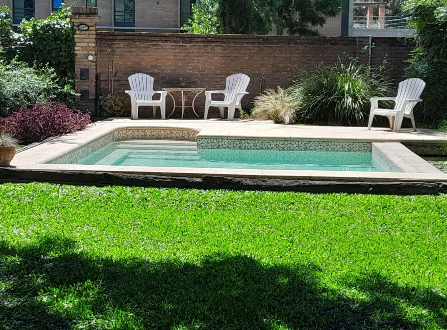 Foto de Venta casa Funes con pileta y dos plantas, imagen 1