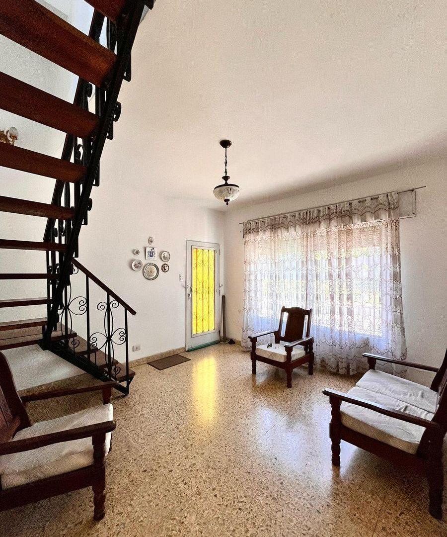 Foto de VENTA CASA 3 DORMITORIOS CON COCHERA Y PATIO, imagen 2