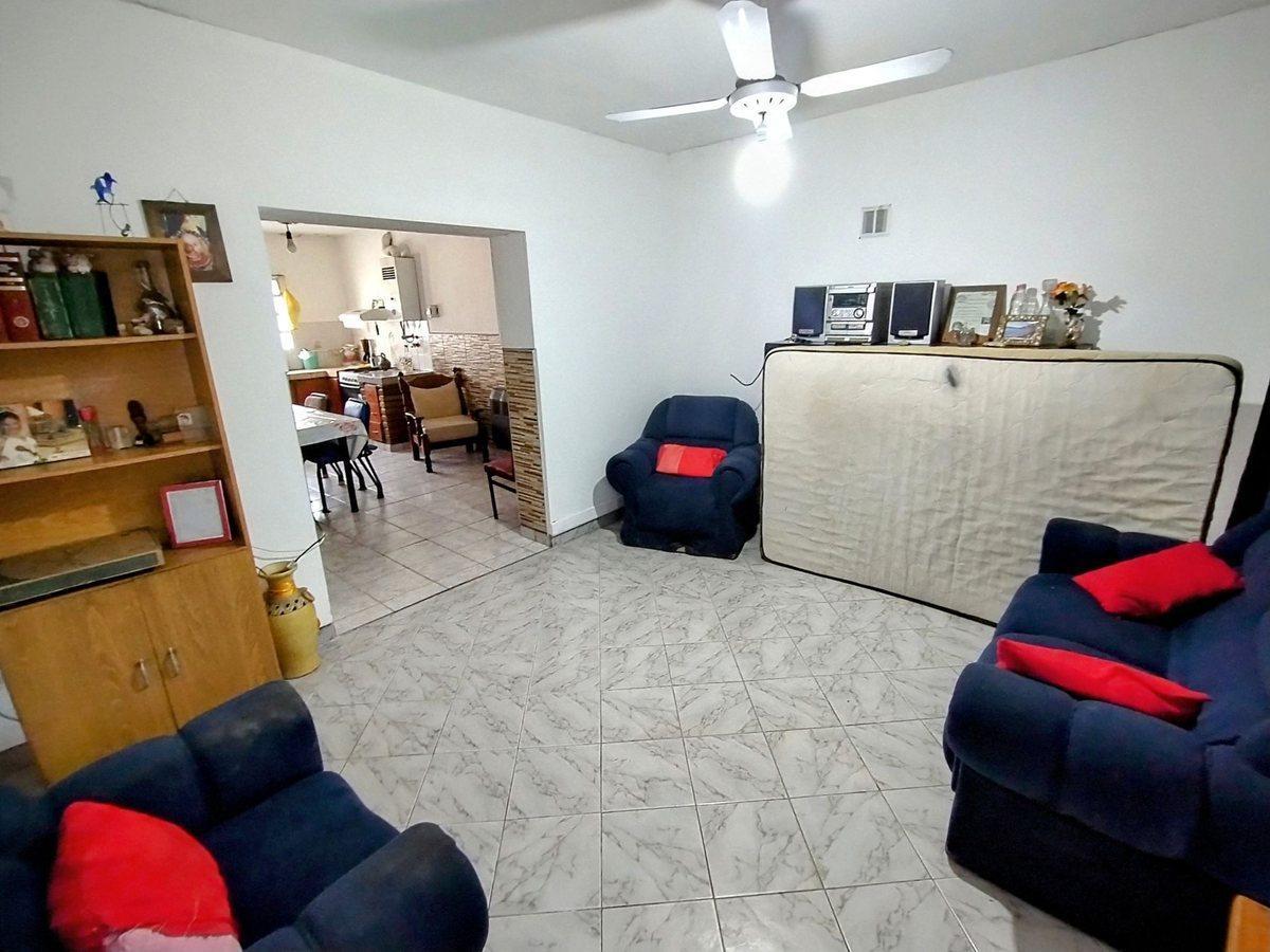 Foto de VENTA CASA 2 DORMITORIOS Y PATIO (CRESPO AL 4000), imagen 1