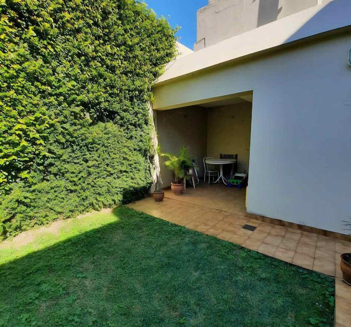 Foto de Venta Casa de 4 dormitorios con jardín y parrilla, imagen 4