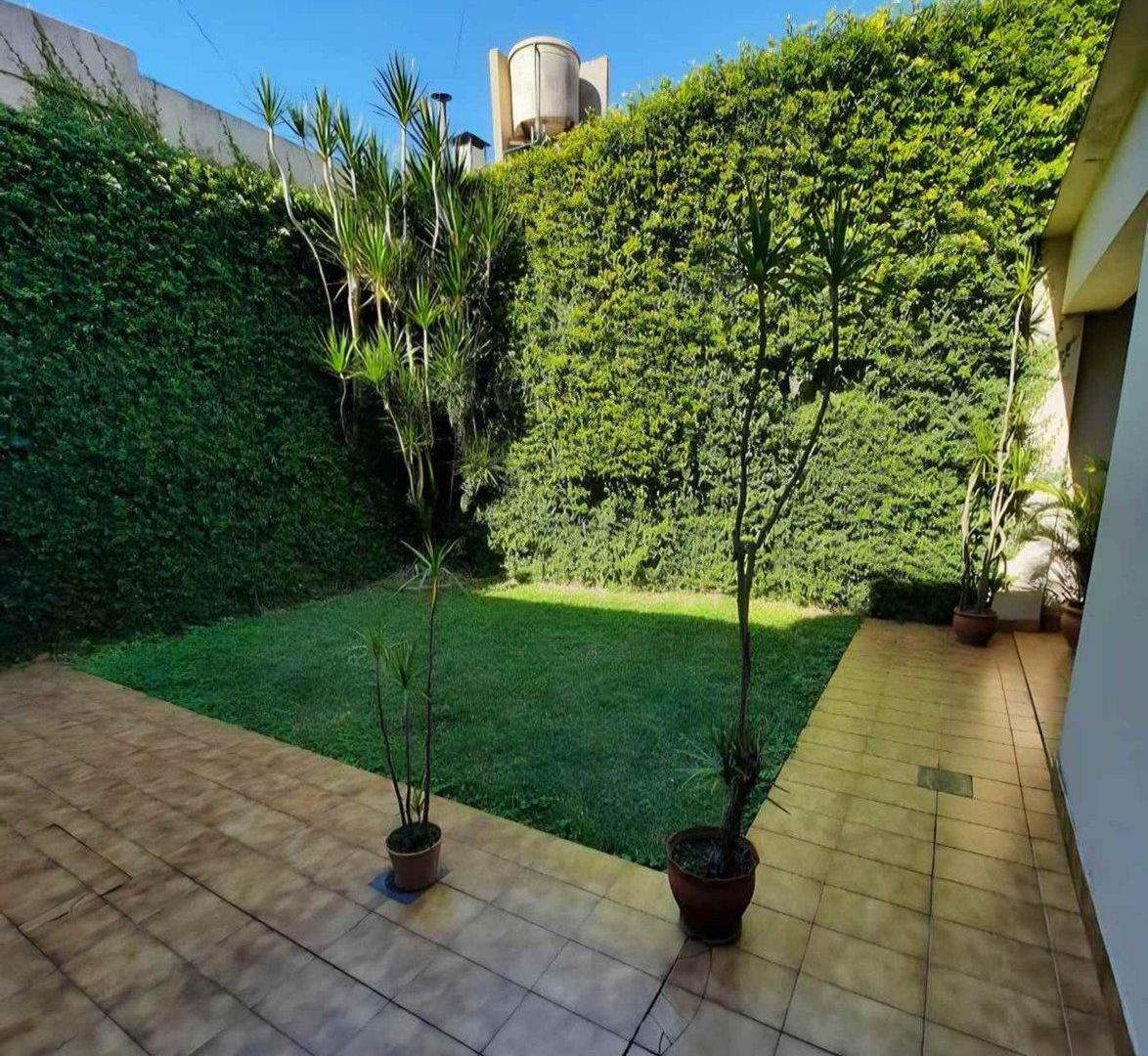 Foto de Venta Casa de 4 dormitorios con jardín y parrilla, imagen 5