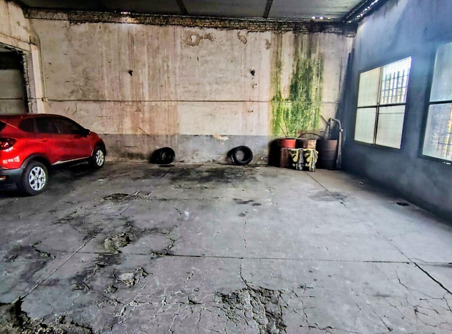 Foto de VENTA GALPON CON CASA 2 DORMITORIOS EN BELGRANO, imagen 1