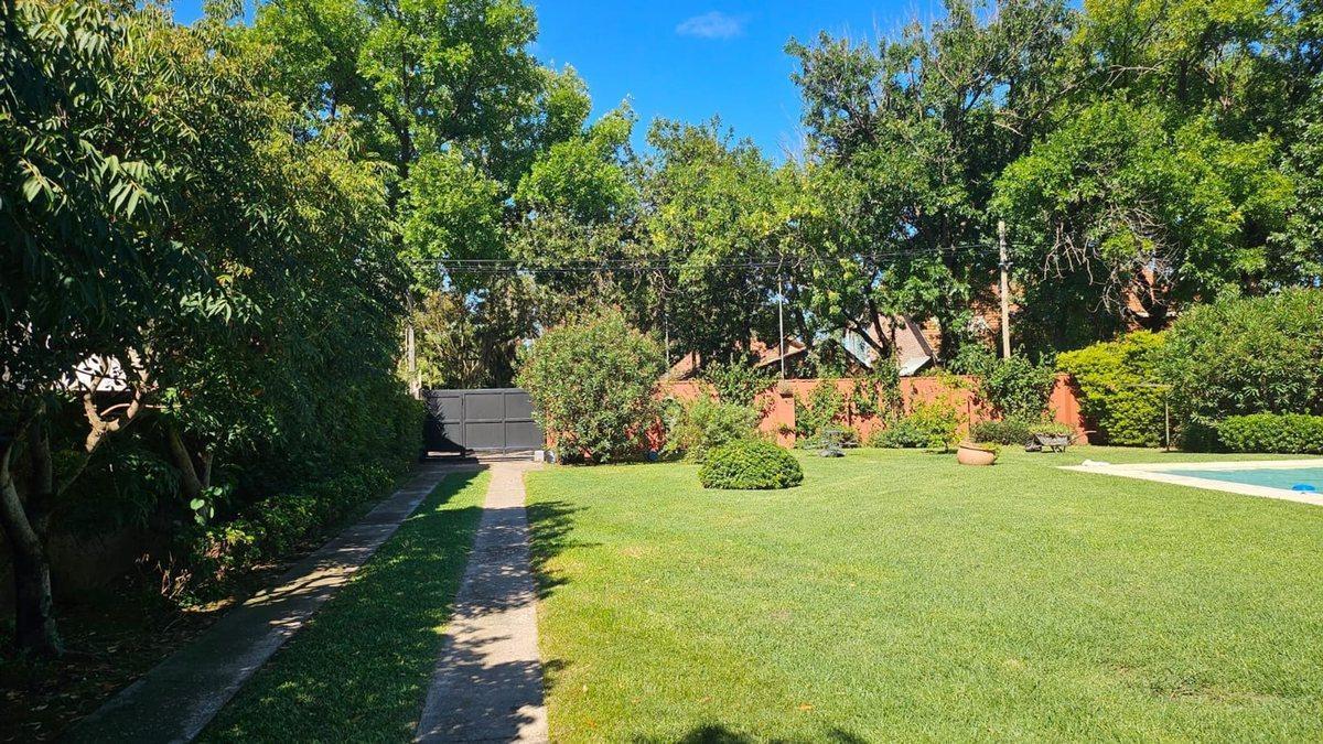 Foto de VENTA CASA CENTRO DE FUNES 3 DORMITORIOS C/ PILETA, imagen 2
