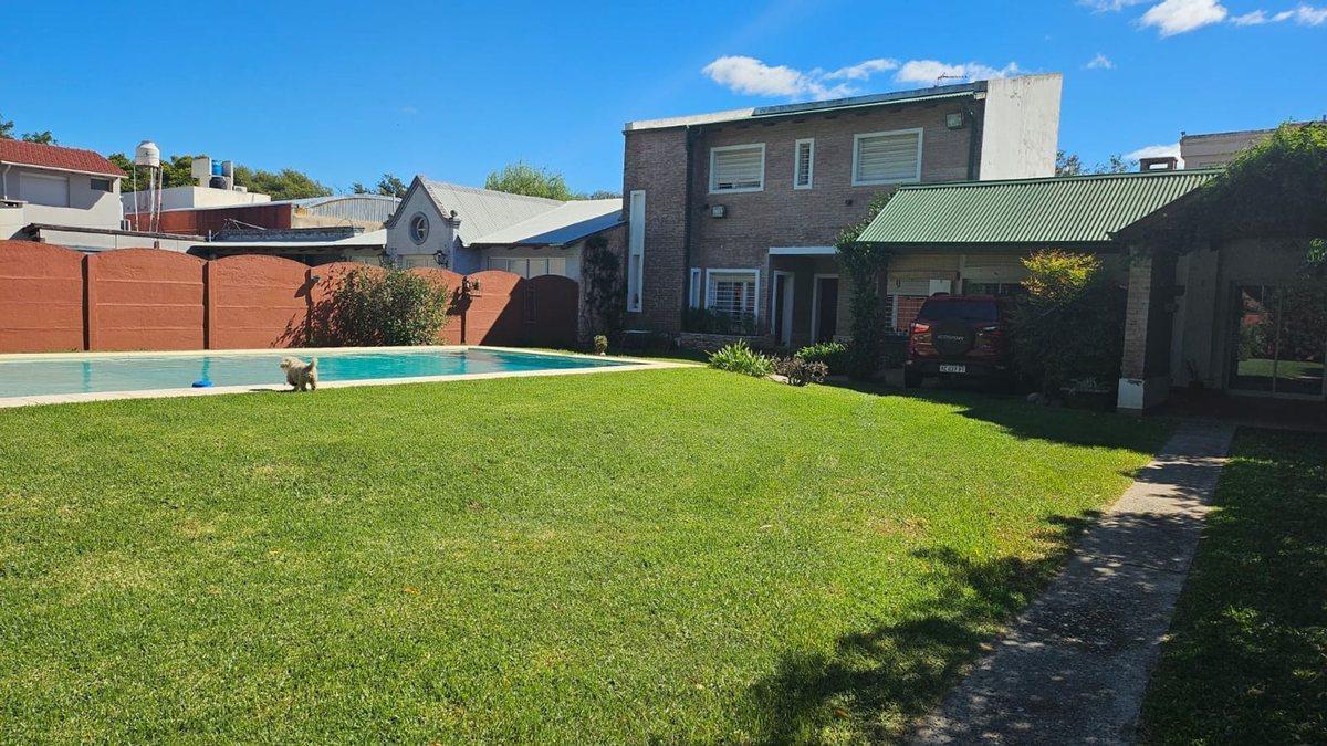 Foto de VENTA CASA CENTRO DE FUNES 3 DORMITORIOS C/ PILETA, imagen 1