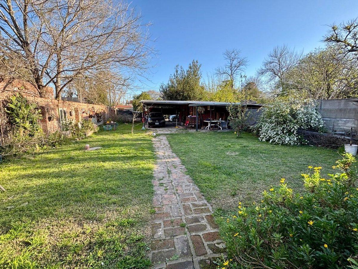 Foto de VENTA CASA A RECICLAR CON GRAN TERRENO EN FUNES, imagen 1