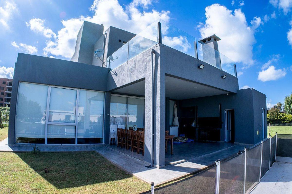 Foto de VENTA CASA DE DISEÑO EN LOS PASOS 2, imagen 1