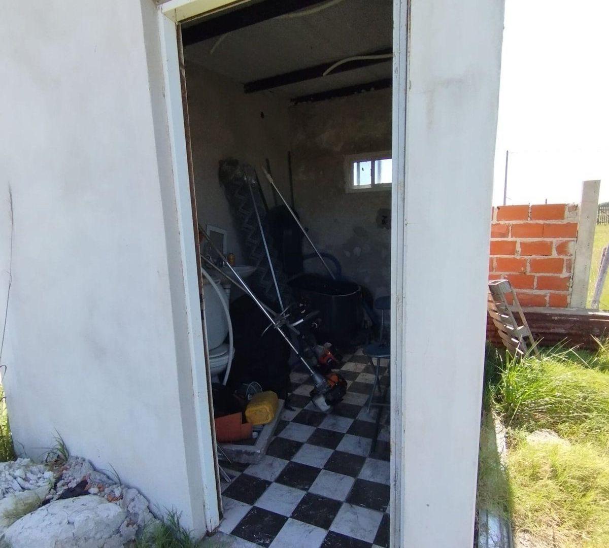 Foto de Terreno con pileta y cuarto de guardado, imagen 2