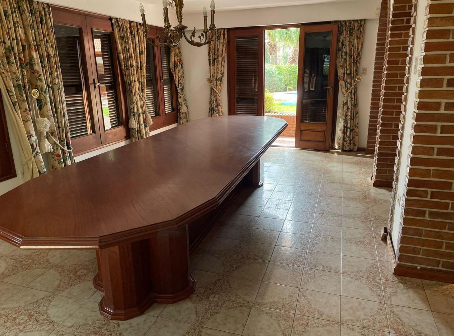 Foto de VENTA CASA EN EL CENTRO DE FUNES PILETA Y JARDIN, imagen 1