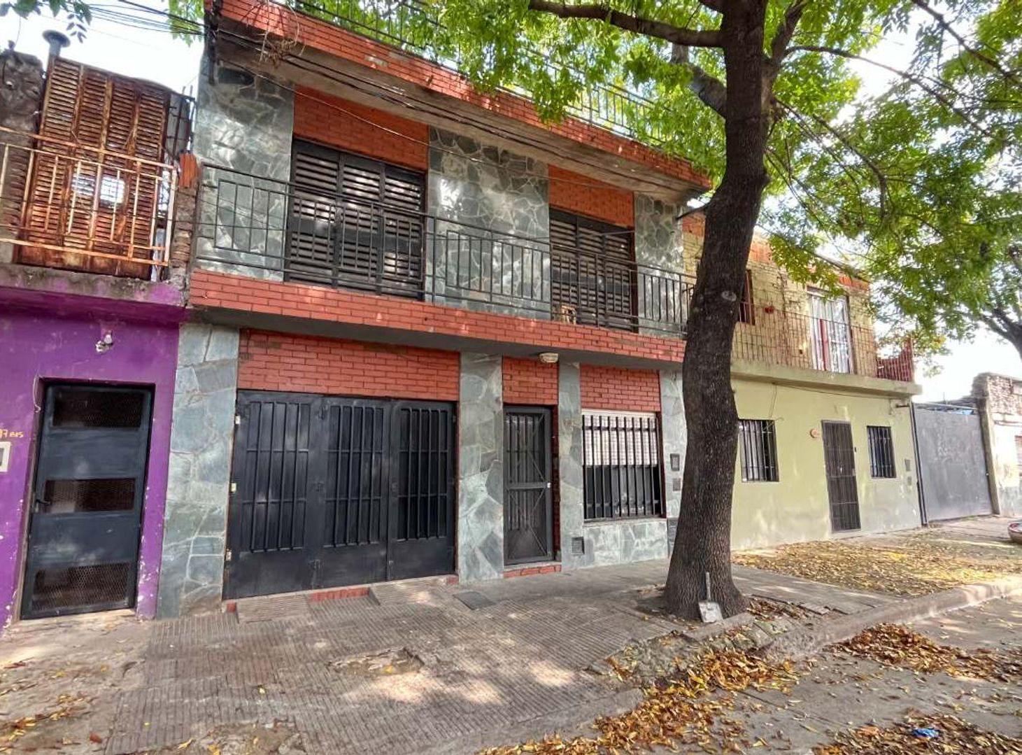 Foto de CASA 3 DORMITORIO / COCHERA, PATIOS Y PARRILLERO, imagen 2