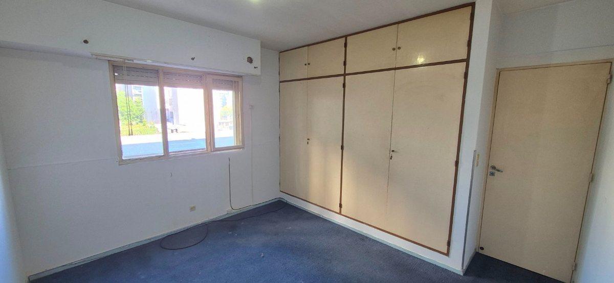Foto de En Venta Dos Dormitorios c/Cochera Av Pellegrini, imagen 2