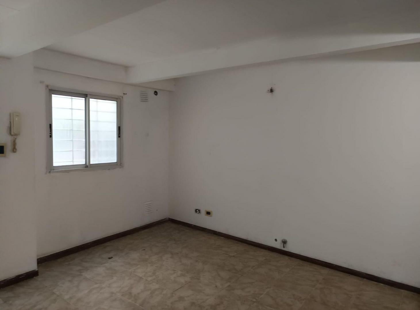 Foto de VENTA DEPTO.1 DORM. CON PATIO ECHESORTU A RECICLAR, imagen 1