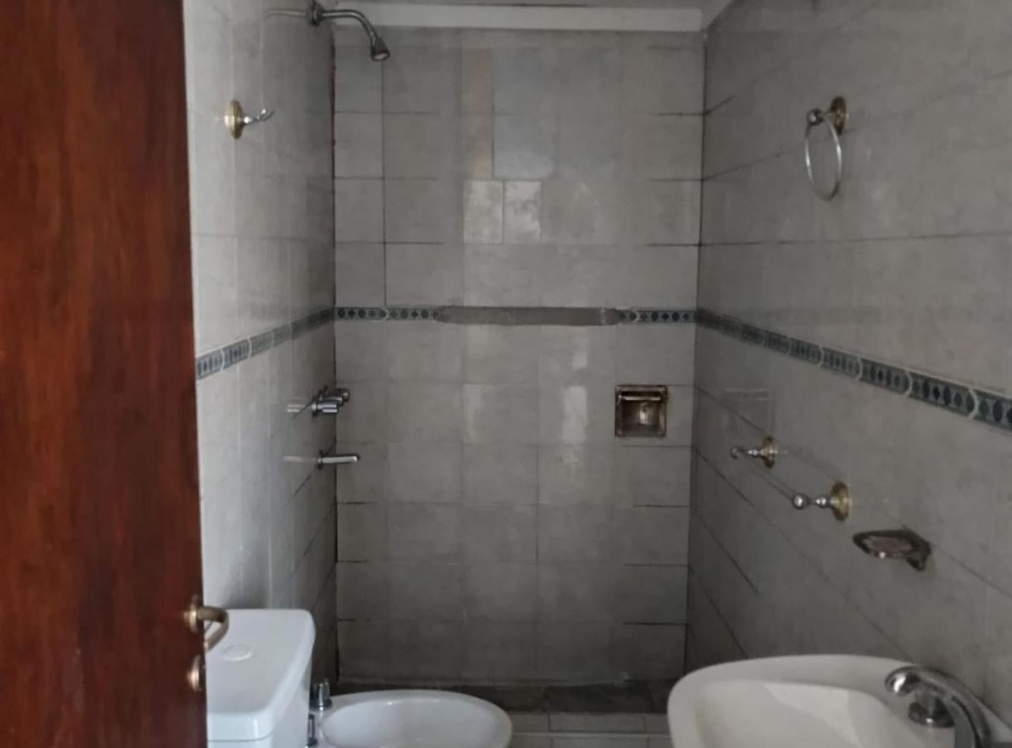 Foto de VENTA DEPTO.1 DORM. CON PATIO ECHESORTU A RECICLAR, imagen 5