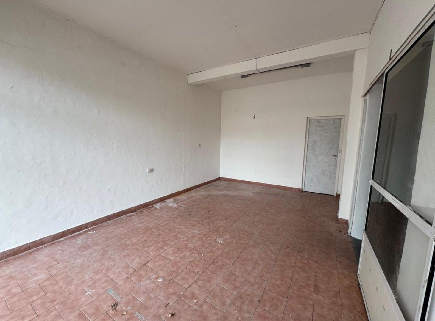 Foto de VENTA 2 LOCALES COMERCIALES- LOTEPB+6 MENDOZA 7200, imagen 1