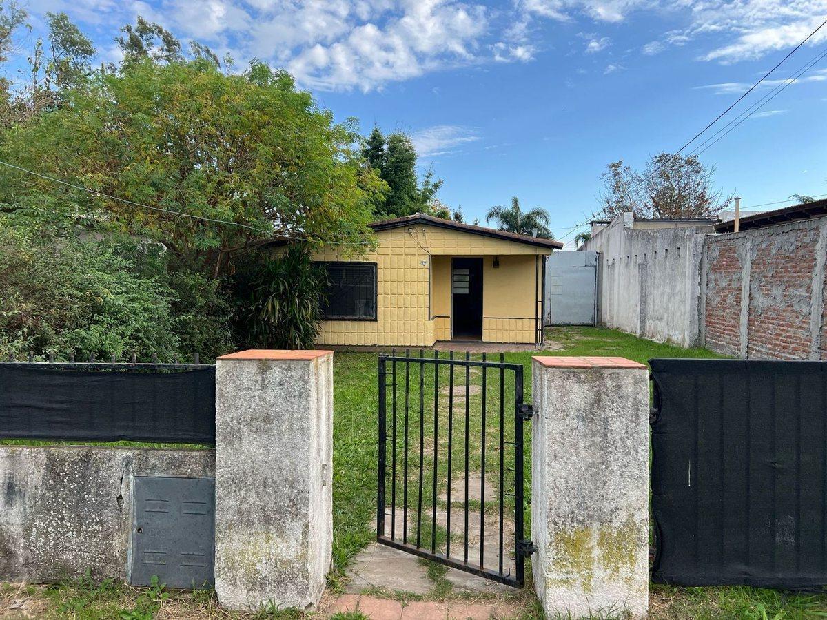 VENTA CASA 2 DORMITORIOS GRAN JARDIN VERDE PEREZ