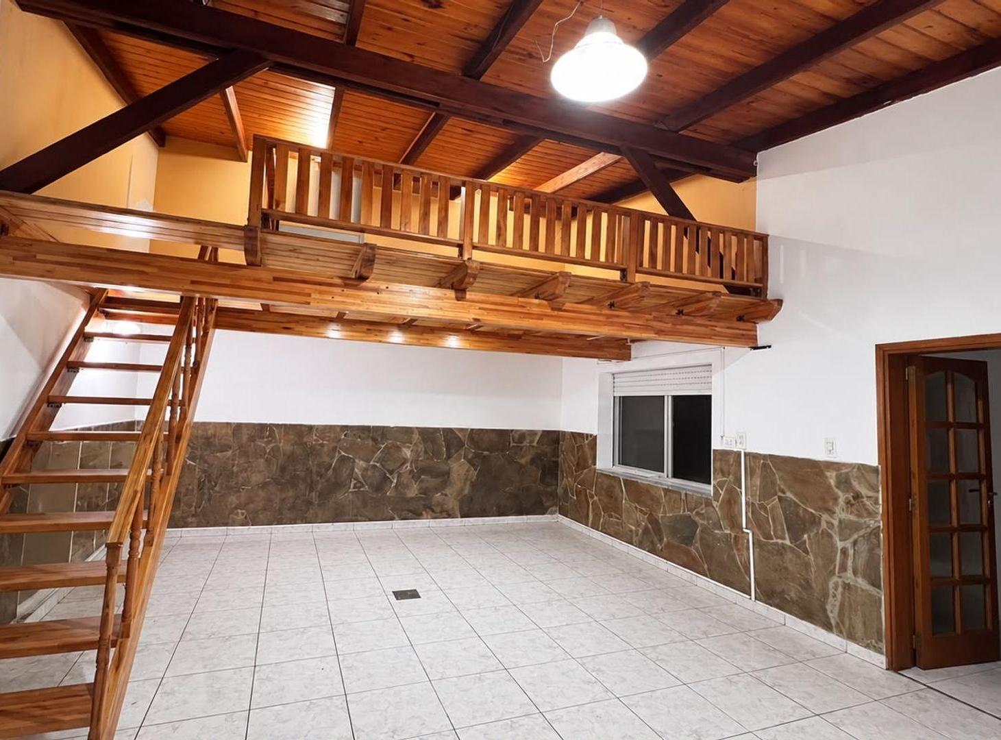 Foto de VENTA CASA 2/3 DORMITORIOS + LOFT EN PLANTA ALTA, imagen 2