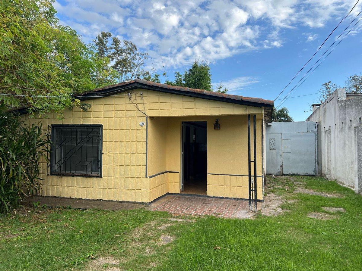 Foto de VENTA CASA 2 DORMITORIOS GRAN JARDIN VERDE PEREZ, imagen 1
