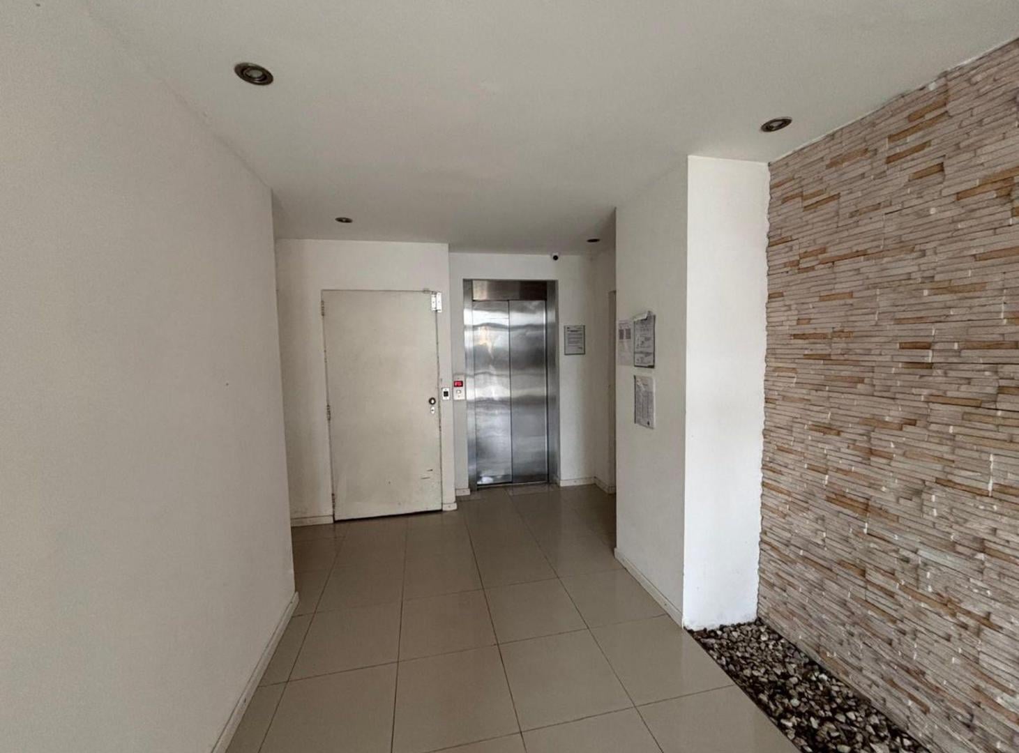 Foto de VENTA DEPARTAMENTO 1 DORMITORIO BALCÓN AL FRENTE, imagen 5