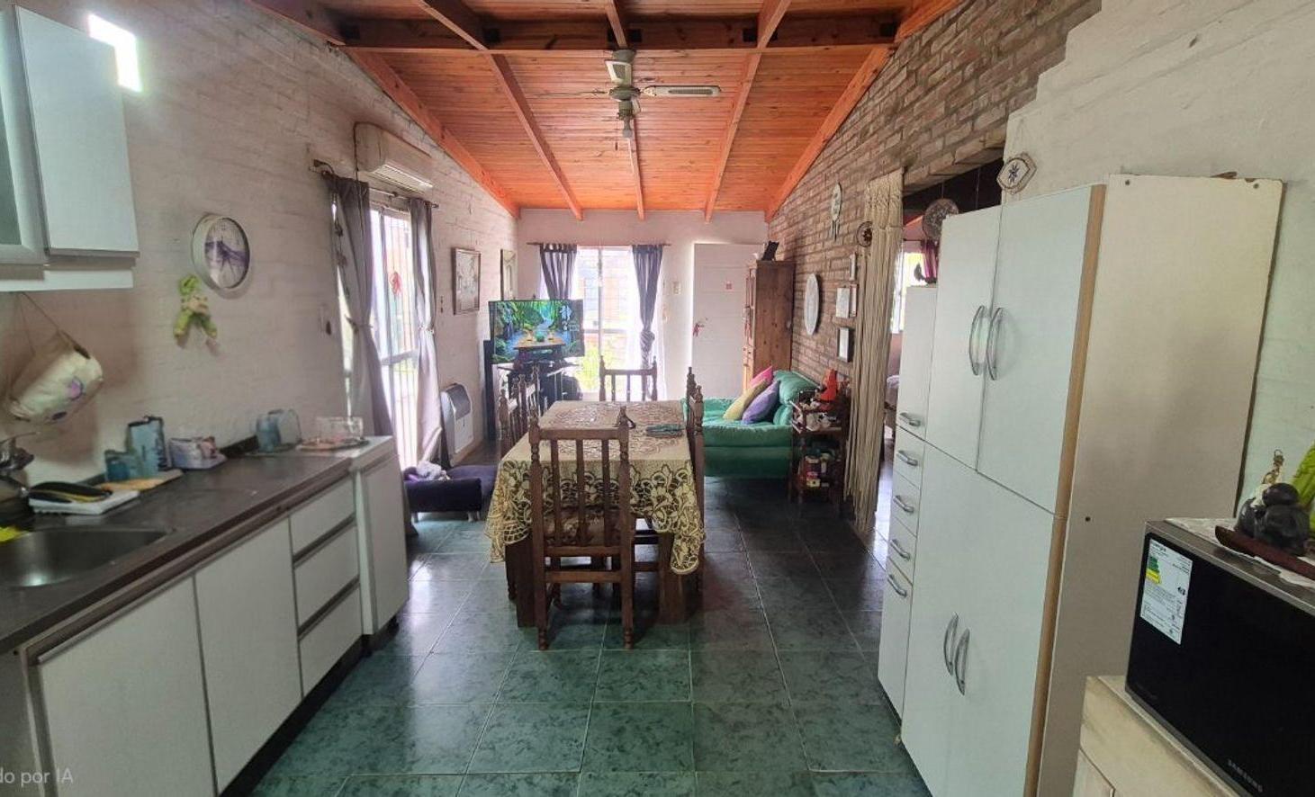 Foto de En Venta Casa de 2 dormitorios. Funes, imagen 1