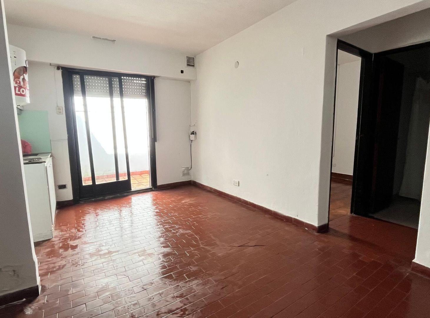 Foto de VENTA DEPTO PB 2 DORMI - PATIO - A REFACCIONAR, imagen 1