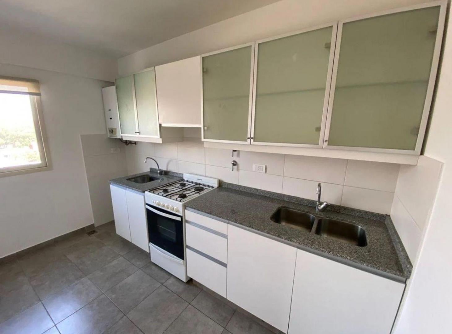 Foto de VENTA DEPARTAMENTO 2 DORMITORIOS BALCON AL FRENTE, imagen 5