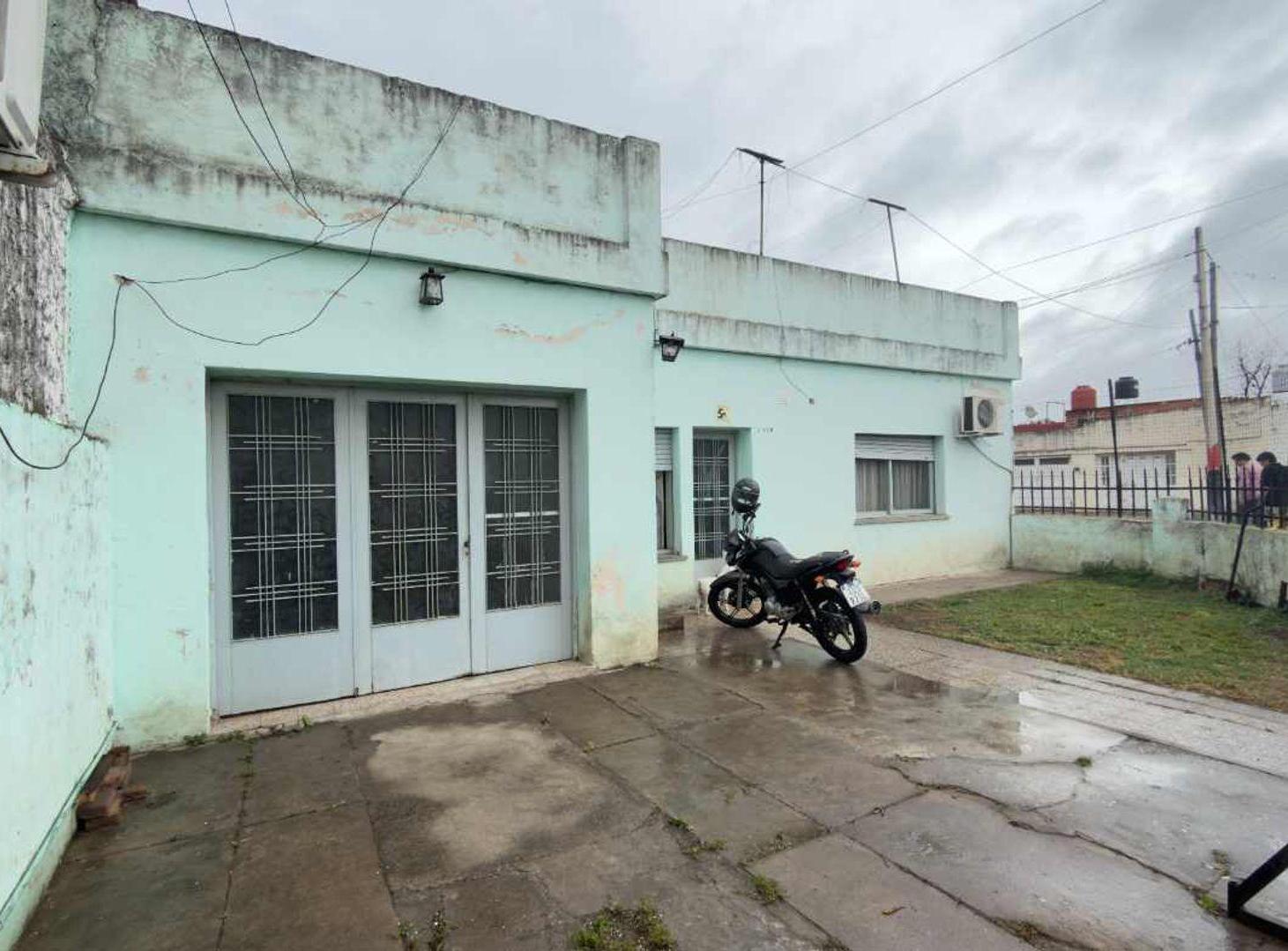 Foto de VENTA CASA 2 DORMI - JARDIN / PATIO / COCHERA, imagen 1
