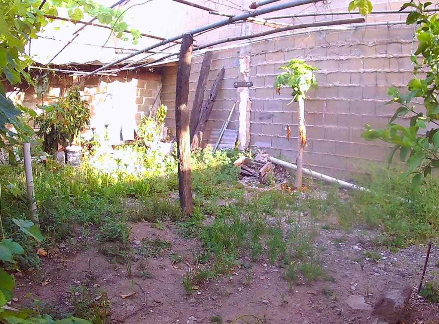 Foto de VENTA CASA 2 DORMITORIOS Y JARDÍN EN CAP. BERMUDEZ, imagen 2