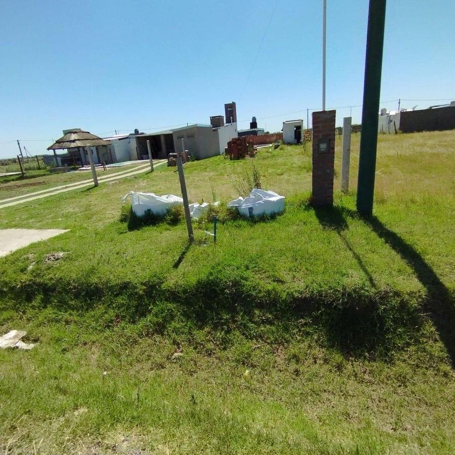 Foto de Terreno con pileta y cuarto de guardado, imagen 2