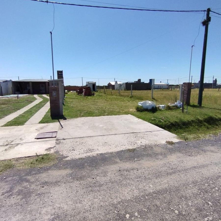 Foto de Terreno con pileta y cuarto de guardado, imagen 1