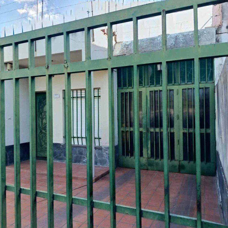 Foto de GALPON DOBLE ALTURA CON CASA DE DOS DORMITORIOS, imagen 1