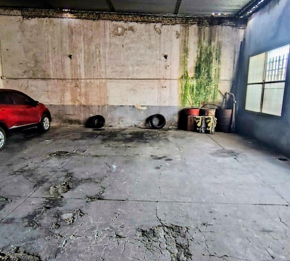 Foto de VENTA GALPON CON CASA 2 DORMITORIOS EN BELGRANO, imagen 2