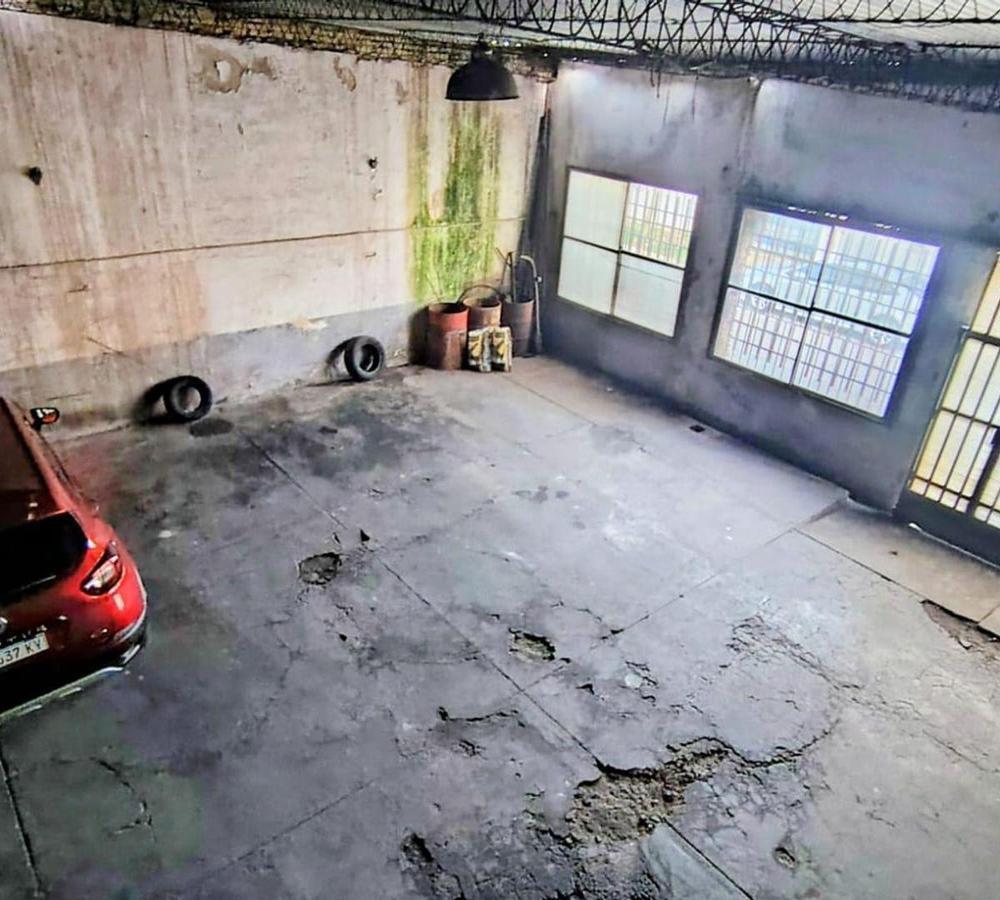 Foto de VENTA GALPON CON CASA 2 DORMITORIOS EN BELGRANO, imagen 1