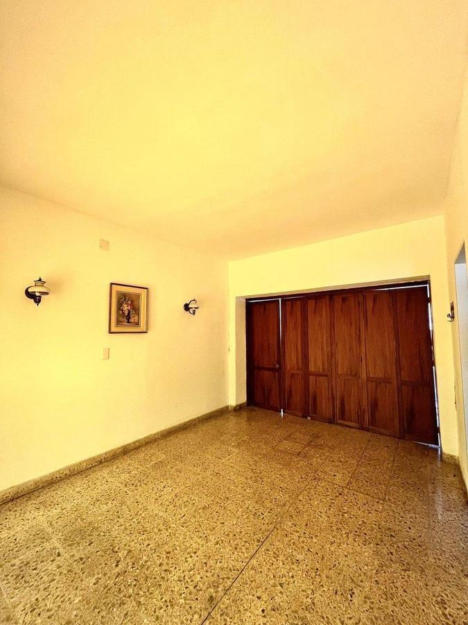 Foto de VENTA CASA 3 DORMITORIOS CON COCHERA Y PATIO, imagen 3